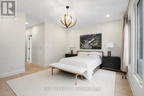 527 Broadhead Avenue Ottawa ON K1Z 5R9
