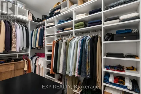 527 Broadhead Avenue Ottawa ON K1Z 5R9