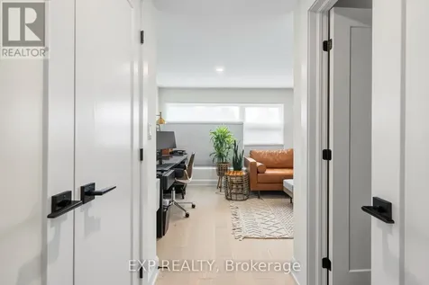 527 Broadhead Avenue Ottawa ON K1Z 5R9