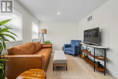 527 Broadhead Avenue Ottawa ON K1Z 5R9