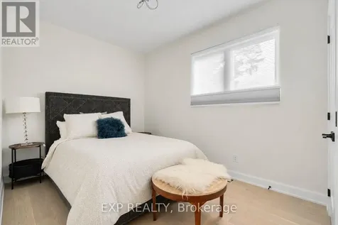 527 Broadhead Avenue Ottawa ON K1Z 5R9