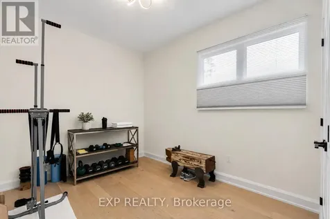 527 Broadhead Avenue Ottawa ON K1Z 5R9