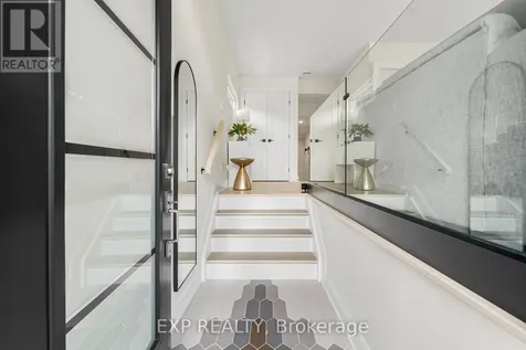 527 Broadhead Avenue Ottawa ON K1Z 5R9