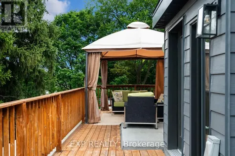 527 Broadhead Avenue Ottawa ON K1Z 5R9