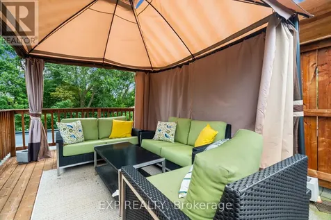 527 Broadhead Avenue Ottawa ON K1Z 5R9