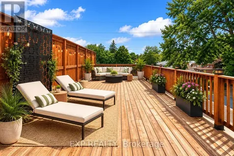 527 Broadhead Avenue Ottawa ON K1Z 5R9