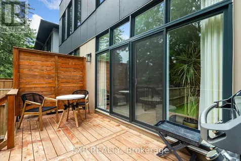 527 Broadhead Avenue Ottawa ON K1Z 5R9