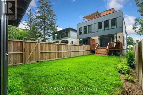527 Broadhead Avenue Ottawa ON K1Z 5R9