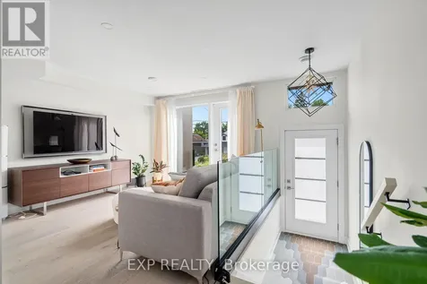 527 Broadhead Avenue Ottawa ON K1Z 5R9