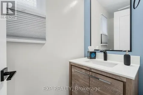 527 Broadhead Avenue Ottawa ON K1Z 5R9