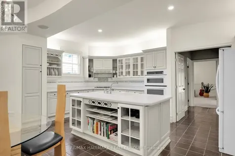 435 Westminster Avenue Ottawa ON K2A 2T7