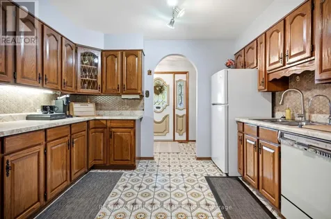 32 Brock Street St. Thomas ON N5P 2B2