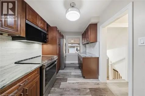 7 Barry Drive Brantford ON N3T 1W1