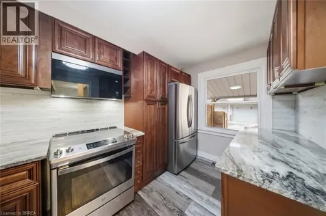 7 Barry Drive Brantford ON N3T 1W1