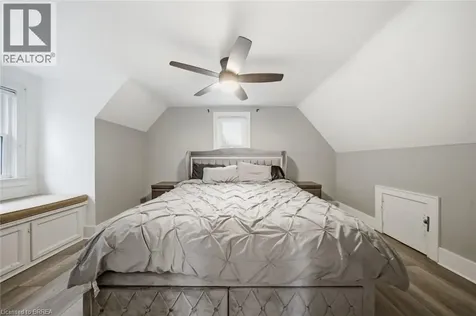 7 Barry Drive Brantford ON N3T 1W1