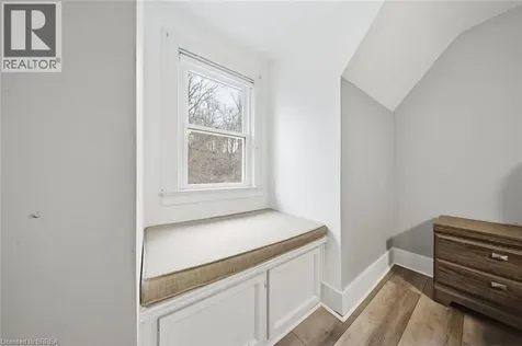 7 Barry Drive Brantford ON N3T 1W1