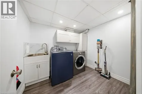 7 Barry Drive Brantford ON N3T 1W1