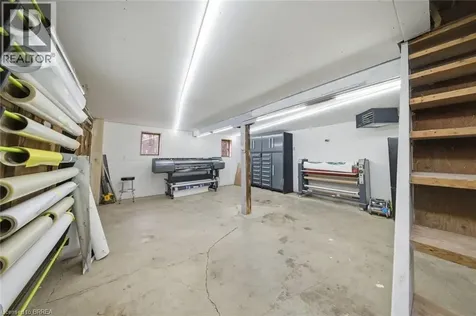 7 Barry Drive Brantford ON N3T 1W1