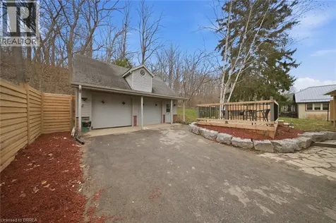 7 Barry Drive Brantford ON N3T 1W1