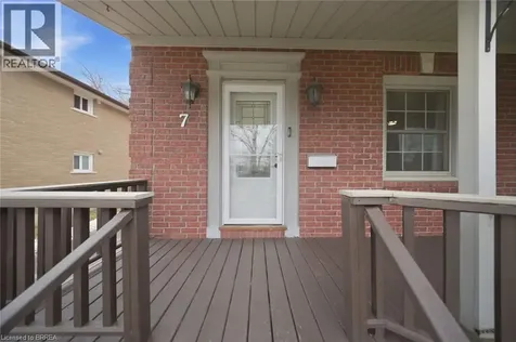 7 Barry Drive Brantford ON N3T 1W1