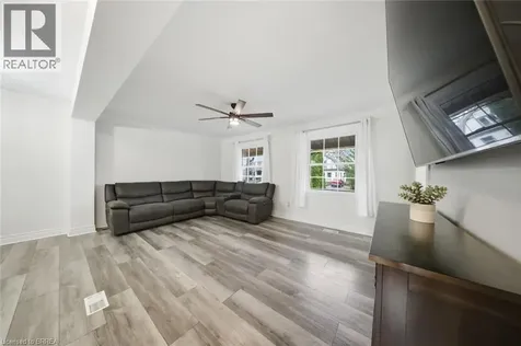 7 Barry Drive Brantford ON N3T 1W1