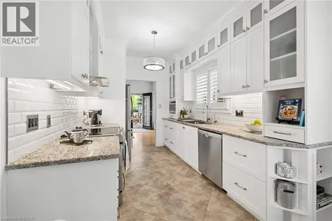 147 Reiber Court Waterloo ON N2L 6N2
