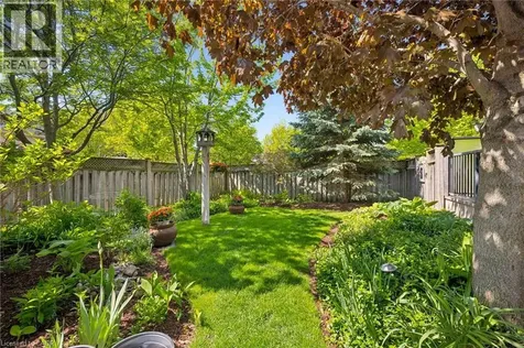 147 Reiber Court Waterloo ON N2L 6N2
