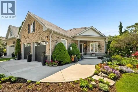 147 Reiber Court Waterloo ON N2L 6N2