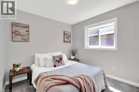 9338 White Oak Avenue Niagara Falls ON L2G 3P6