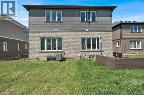 9338 White Oak Avenue Niagara Falls ON L2G 3P6