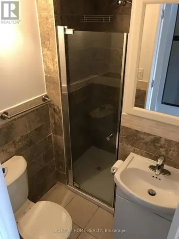 104 Danforth Road Toronto (oakridge) ON M1L 3W7