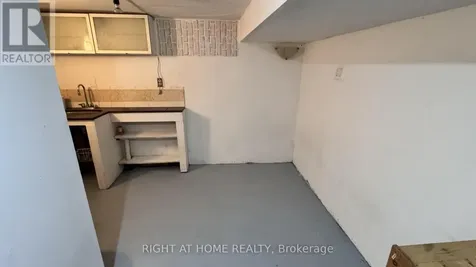104 Danforth Road Toronto (oakridge) ON M1L 3W7