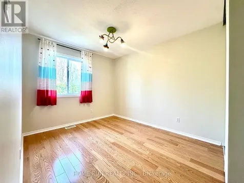 135 Kinross Private Ottawa ON K2K 3P9