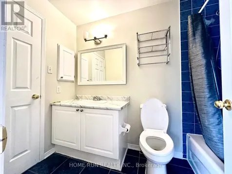135 Kinross Private Ottawa ON K2K 3P9