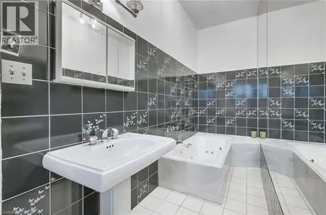 122 Dufferin Avenue Brantford ON N3T 4R1