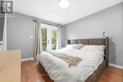 66 Woodland Crescent Petawawa ON K8H 3M1