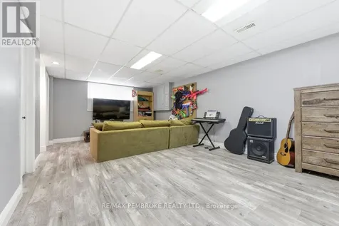 66 Woodland Crescent Petawawa ON K8H 3M1