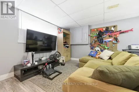 66 Woodland Crescent Petawawa ON K8H 3M1