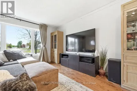 66 Woodland Crescent Petawawa ON K8H 3M1