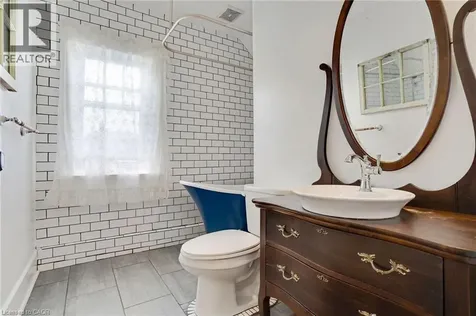339 Greenfield Avenue Kitchener ON N2C 1E2