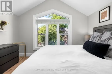 93 James Street Ottawa ON K1R 5M2
