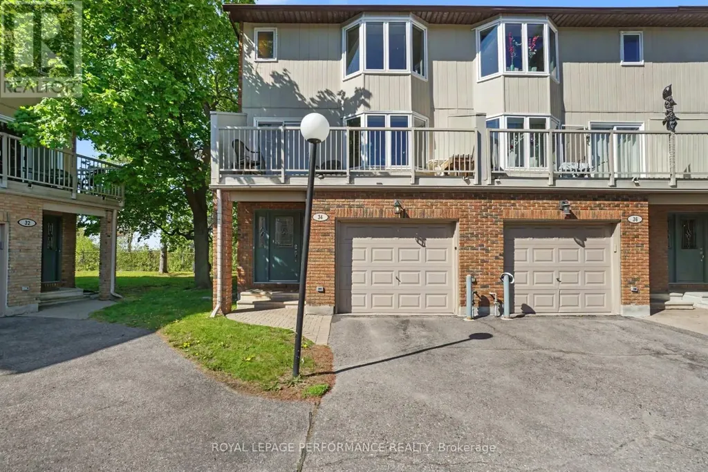 34 Huntview Private Ottawa ON K1V 0M5