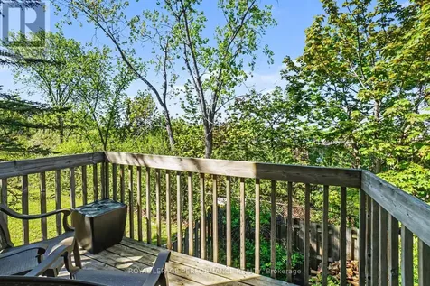 34 Huntview Private Ottawa ON K1V 0M5