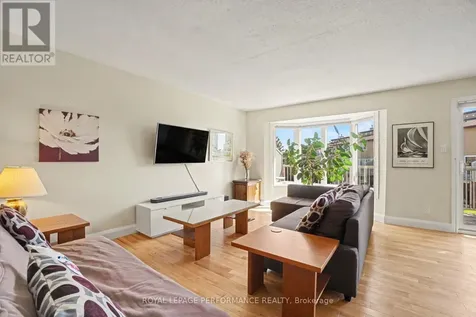 34 Huntview Private Ottawa ON K1V 0M5