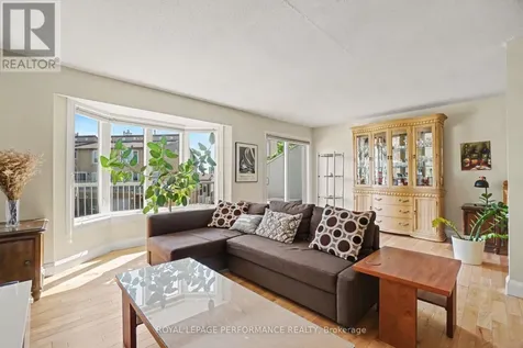 34 Huntview Private Ottawa ON K1V 0M5
