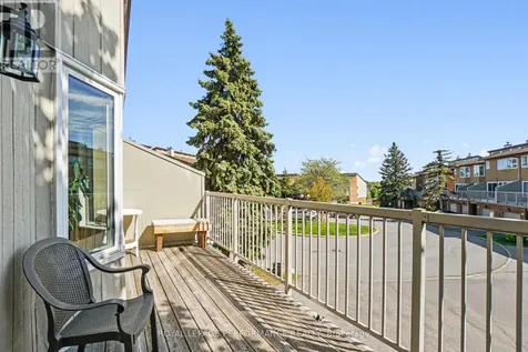 34 Huntview Private Ottawa ON K1V 0M5