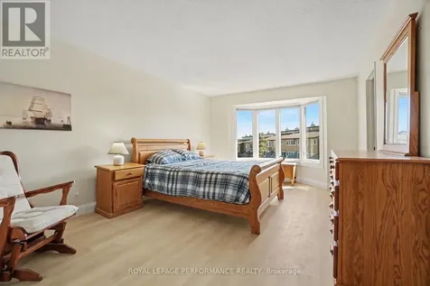 34 Huntview Private Ottawa ON K1V 0M5