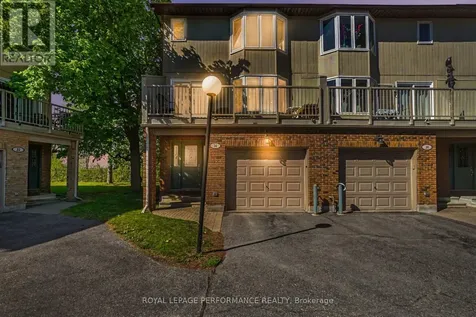 34 Huntview Private Ottawa ON K1V 0M5