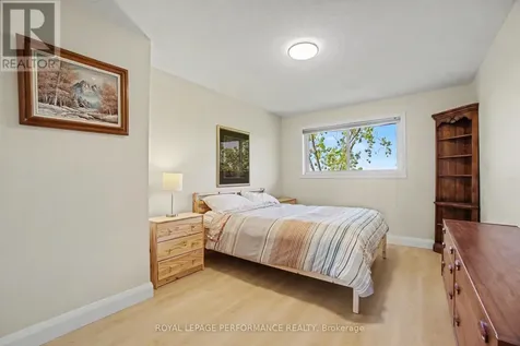 34 Huntview Private Ottawa ON K1V 0M5