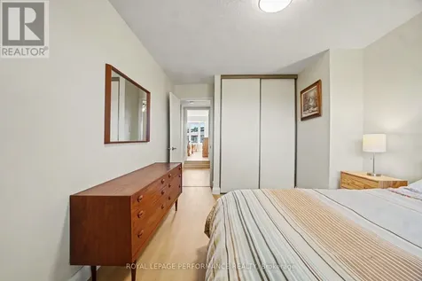 34 Huntview Private Ottawa ON K1V 0M5
